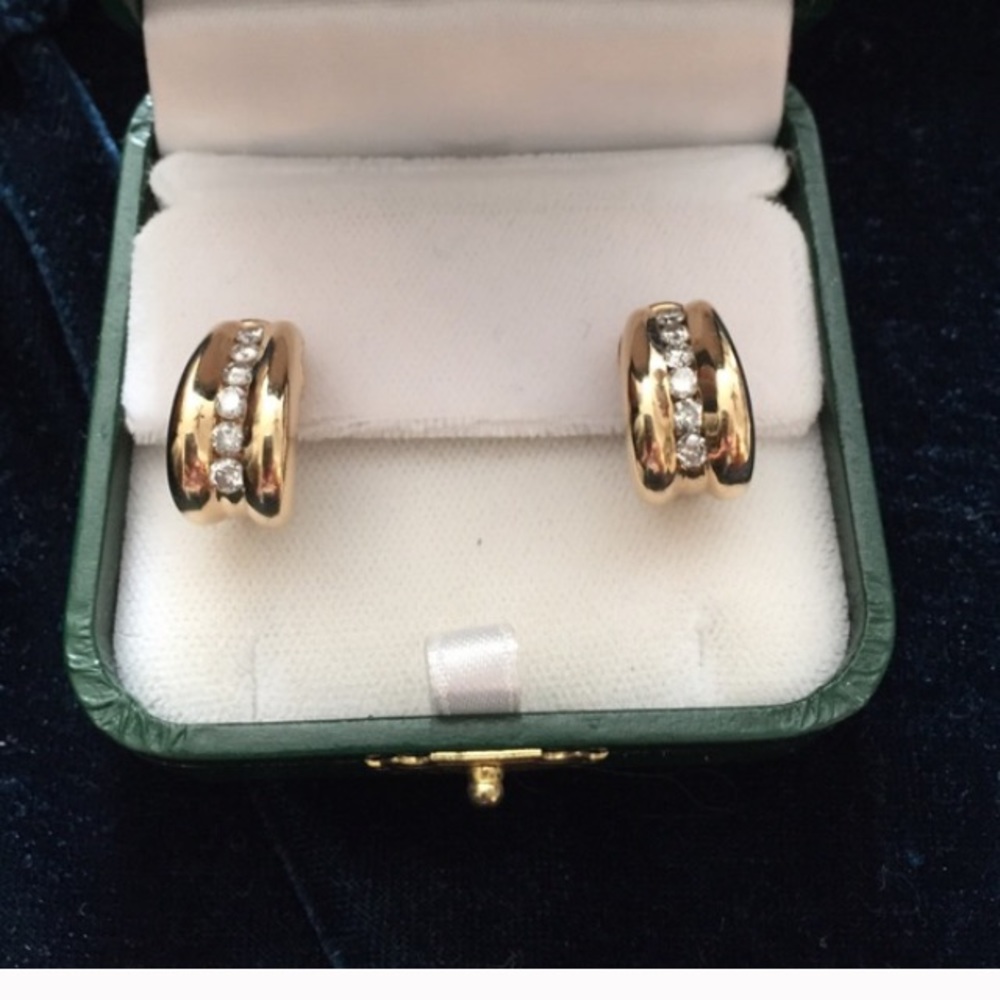 Beautiful earrings solid gold and Diamonds 14k yellow gold natural diamonds!